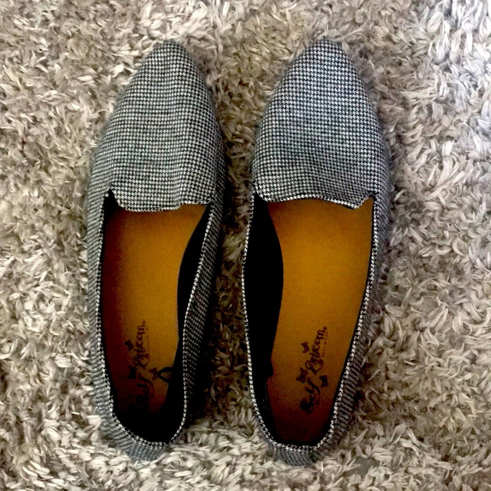 Cute pointed toe flats 8 1/2 point